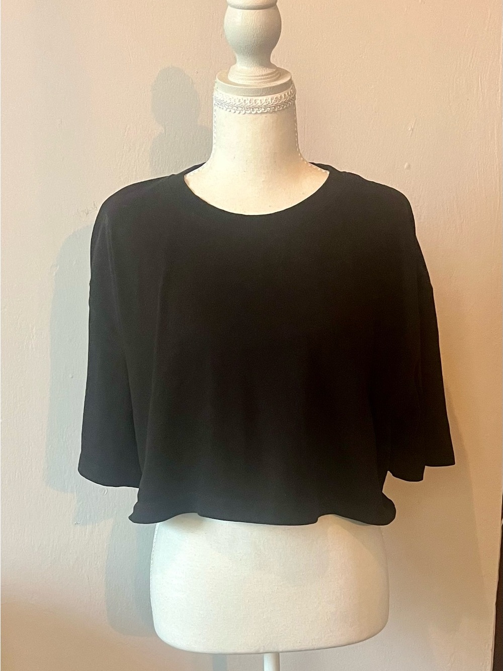 Zara Black Cropped sweatshirt